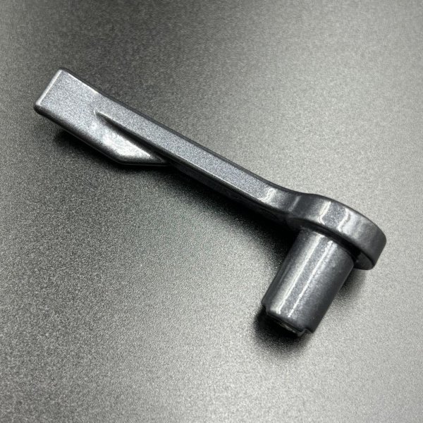 Рычаг фиксации капота капота Т9,8 Front lock handle 01010615