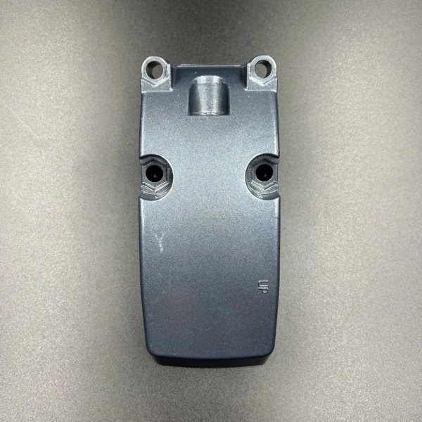 Крышка боковой нижней подушки Yamaha 25-30