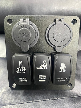 Панель бортового питания 3 переключателя, USB зарядка , прикуриватель AQUA91359