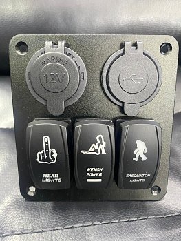 Панель бортового питания 3 переключателя, USB зарядка , прикуриватель AQUA91359