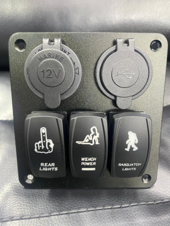 Панель бортового питания 3 переключателя, USB зарядка , прикуриватель AQUA91359